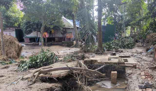 ফেনীতে নামছে বন্যার পানি, ভেসে উঠছে ক্ষতচিহ্ন