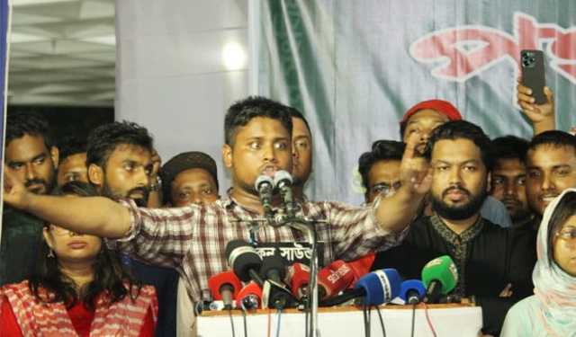 চিপায় পড়ে ডিসি-এসপিরা ভাল ব্যবহার করছেন: হাসনাত
