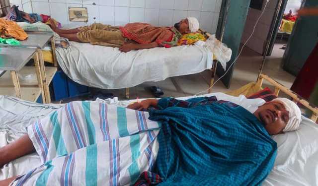 ঝিনাইদহে একই পরিবারের ৪ জনকে কুপিয়ে জখম
