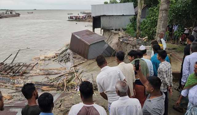 পদ্মায় তীব্র ভাঙন, নদীগর্ভে তীর রক্ষা বাঁধের ১৫০ মিটার 