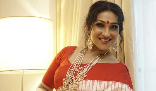 ‘নারীর একাধিক পুরুষ বন্ধু থাকলে অনায়াসে তাকে চরিত্রহীন বলা যায়’