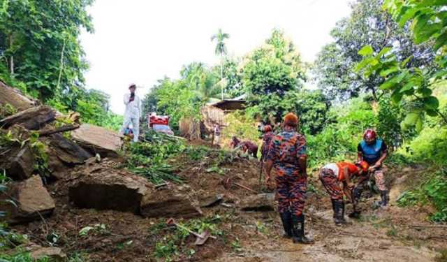 ভারী বৃষ্টিতে পাহাড়ধস, সাজেকে আটকা চার শতাধিক পর্যটক 