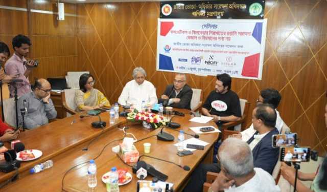 অসাধু আমদানিকারকদের দৌরাত্ম্য, হুমকির মুখে দেশীয় কসমেটিকস শিল্প