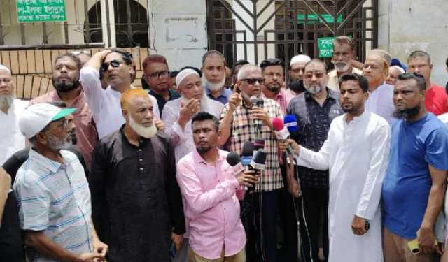 সিলেটে পাথর কোয়ারি খুলে না দিলে পরিবহন ধর্মঘট
