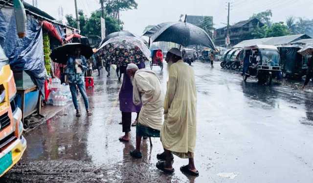 টানা বৃষ্টিতে বাগেরহাটে জনজীবন বিপর্যস্ত