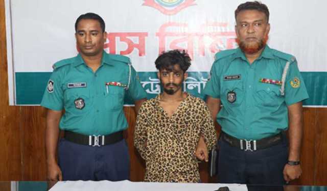চট্টগ্রামে থানা থেকে লুণ্ঠিত পিস্তল উদ্ধার, সন্ত্রাসী গ্রেপ্তার
