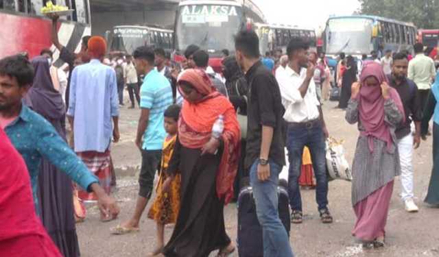 ঈদের ছুটি কাটিয়ে ঢাকায় ফেরা মানুষের ঢল