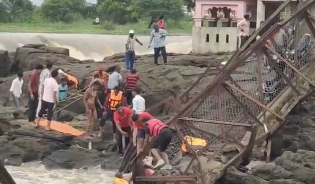 মহারাষ্ট্রে সেতু ভেঙে নিহত ২, নিখোঁজ ৩০
