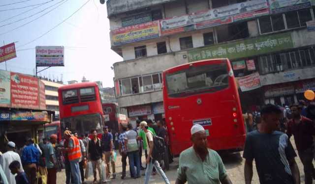 ঈদের ছুটি কাটিয়ে স্বস্তিতে রাজধানীতে ফিরছে মানুষ 