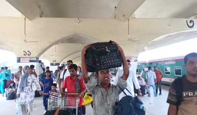 ঈদের ছুটি‌ কাটিয়ে স্বস্তিতে ফিরছে মানুষ