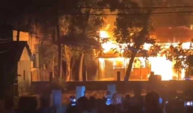 ব্রাহ্মণবাড়িয়ায় ফুল ছেঁড়া নিয়ে সংঘর্ষ-অগ্নিসংযোগ, আহত ৩০