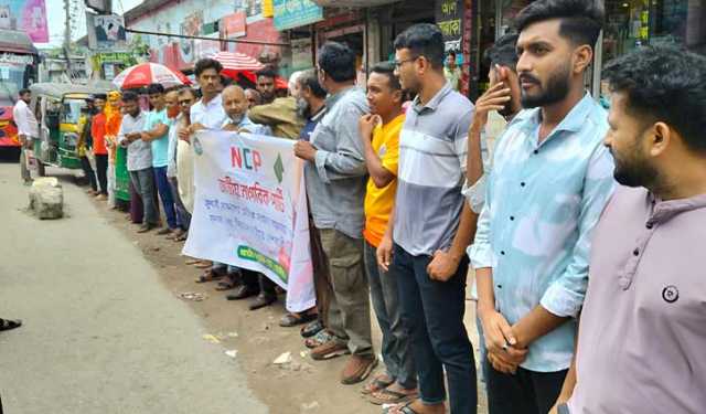 ‘জুলাই সনদ’ ঘোষণার দাবিতে সাতক্ষীরায় এনসিপির মানববন্ধন