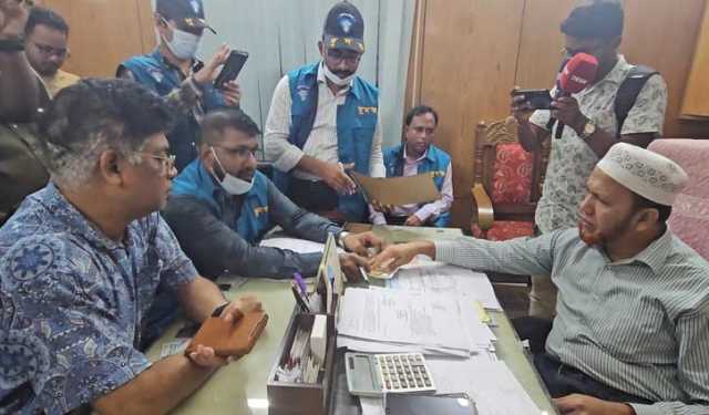 শরীয়তপুরে সদর হাসপাতালে দুদকের অভিযান