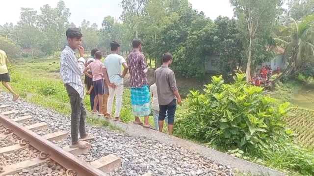 টাঙ্গাইলে ট্রেন ও বাসের ছাদ থেকে পড়ে ২ জন নিহত