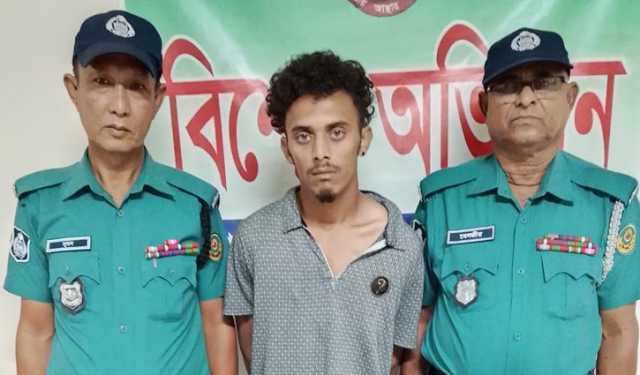 চট্টগ্রামে ৫ আগস্ট থানা থেকে লুট হওয়া রিভলভারসহ ছিনতাইকারী গ্রেপ