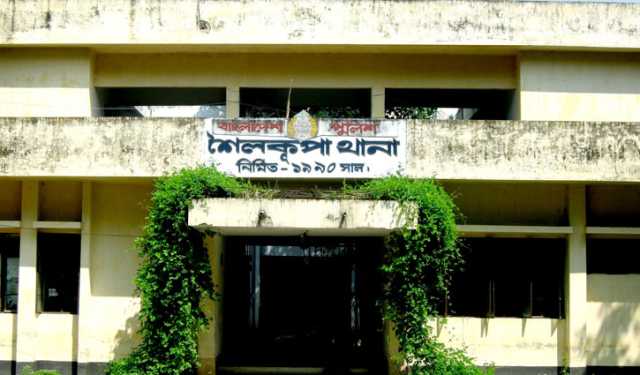 পরকীয়ার জেরে স্বামী-স্ত্রীর বিষপান, মারা গেলেন স্বামী