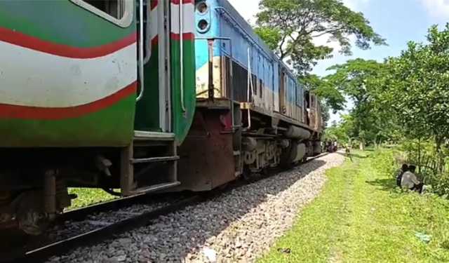 শায়েস্তাগঞ্জে ট্রেনের ইঞ্জিন বিকল, ৪ ঘণ্টা পর ট্রেন চলাচল শুরু