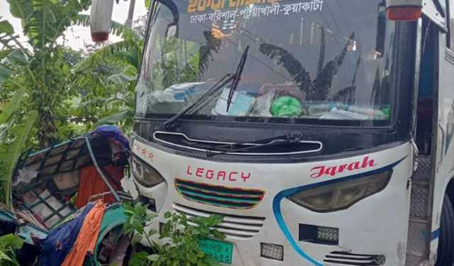 বরগুনায় সড়ক দুর্ঘটনায় নবজাতকসহ নিহত ৪