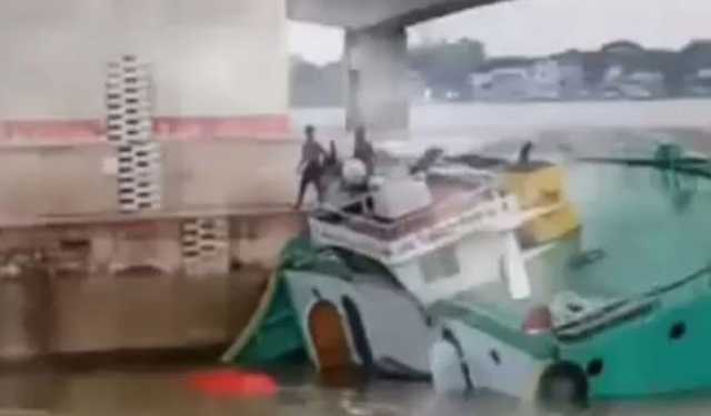 তিন পিলার ও জাহাজে ধাক্কা লেগে ডুবল বাল্কহেড