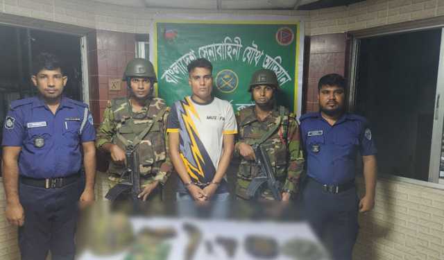 উখিয়ায় ডাকাত সর্দারের ‘গানম্যান’ গ্রেপ্তার