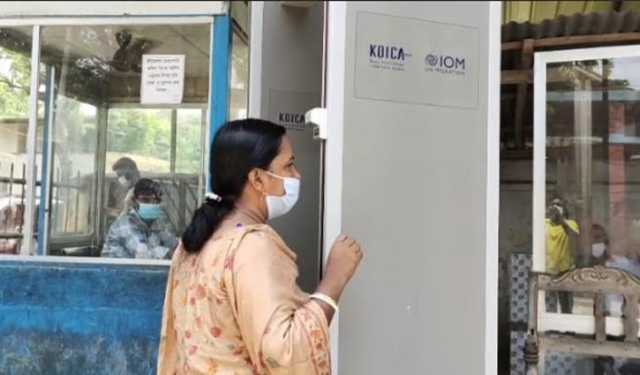 হিলি চেকপোস্টে করোনা সতর্কতা জারি