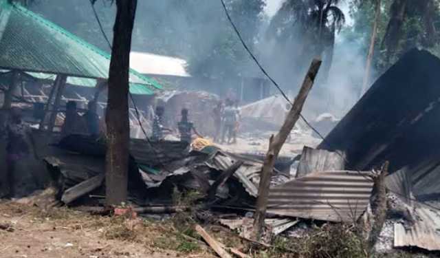 বিয়ে না পড়ানোয় ইমামকে হত্যার অভিযোগ, অভিযুক্তের বাড়িতে আগুন