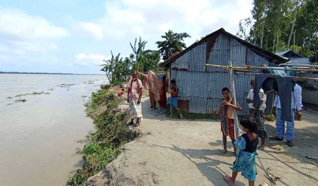 ভাঙন আতঙ্কে গাইবান্ধার ব্রহ্মপুত্র পাড়ের বাসিন্দারা