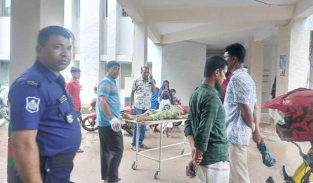 চলন্ত গাড়ির চাপায় এক ডাকাত ও হামলায় অটোচালক নিহত