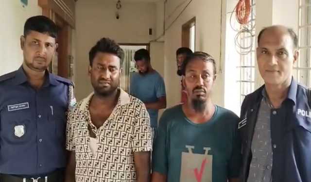 গোপালগঞ্জে ২ প্রতারকে গণধোলাই দিয়ে পুলিশে সোপর্দ