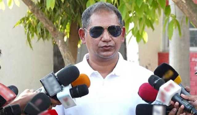 দুঃসময়ে পাশে থাকার আর্জি