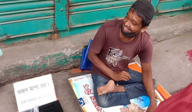 ভিক্ষা নয়, সম্মানের সঙ্গে বাঁচতে চান প্রতিবন্ধী যুবক শহিদ