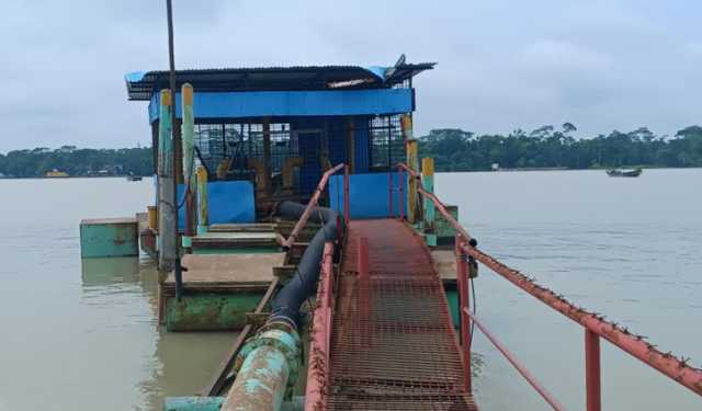 নলছিটিতে পানি উঠছে না নলকূপে