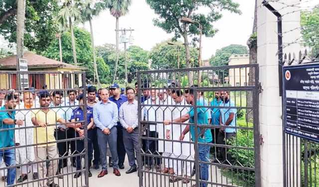 ২ দিন পরে কবিগুরুর কাছারি বাড়িতে প্রবেশ উন্মুক্ত