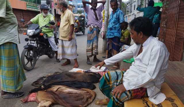 খুলনায় নির্ধারিত মূল্যে বিক্রি হয়নি পশুর চামড়া, ব্যবসায়ীরা হতাশ