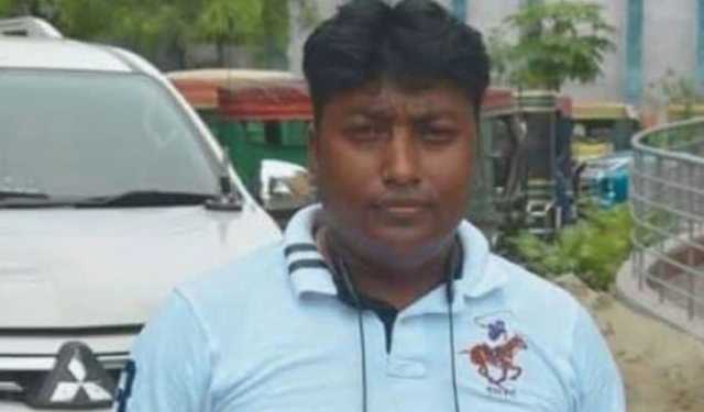 খুলনায় এসআইকে মারধরের পর পুলিশে সোপর্দ 