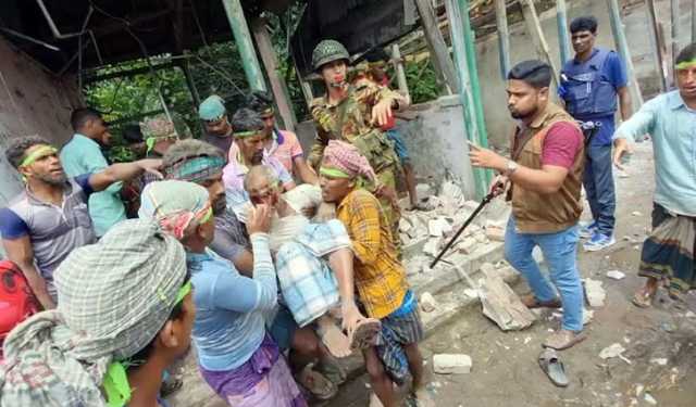 কমলনগরে উচ্ছেদ অভিযানে দেয়াল ধসে ৩ শ্রমিক আহত