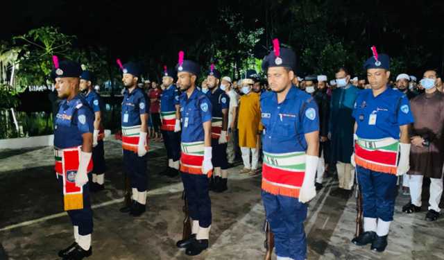 হাতিয়ায় ট্রলারডুবি: কনস্টেবল সাইফুল শায়িত হলেন দাদার পাশে