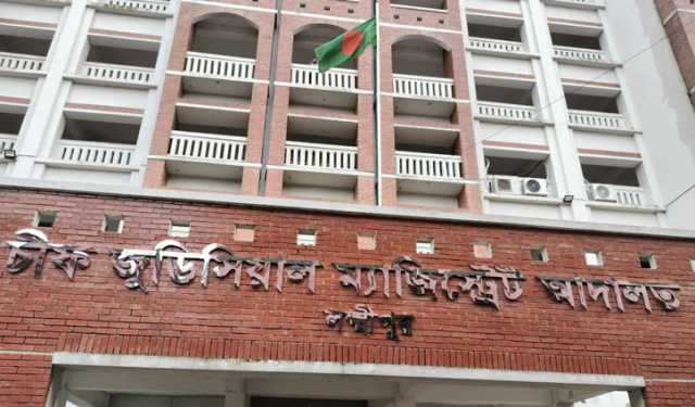 জামিন দেওয়াকে কেন্দ্র করে আদালতে হাতাহাতি, স্টেনোগ্রাফার আহত