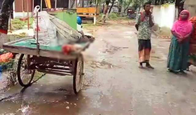 ‘কাটা পা’ নিয়ে বিচার চেয়ে সরকারি দপ্তরে ধর্না!
