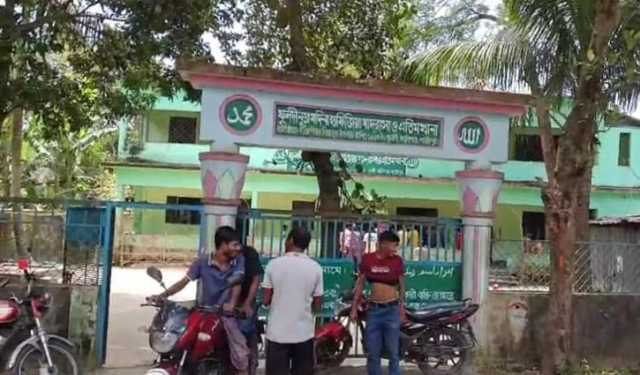 শিশু শিক্ষার্থীকে বস্তায় ভরে রোদে ফেলে রাখলেন মাদ্রাসা শিক্ষক