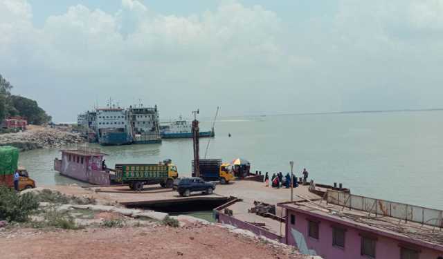 ঈদযাত্রায় প্রস্তুত পাটুরিয়া-আরিচা নৌরুট