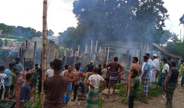 মাদক করাবারির বাড়িতে আগুন দিলেন স্থানীয়রা