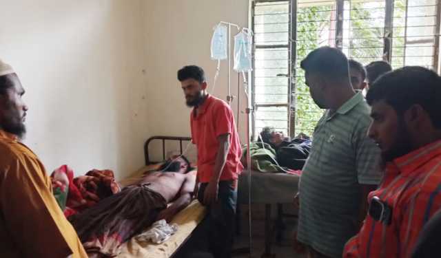 ট্রলার ডুবি: রাতভর সমুদ্রে ভাসছিল ৩ জেলে