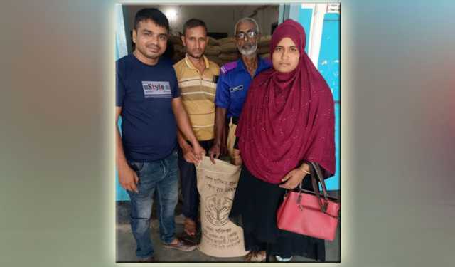 যশোরে সরকারি চালের বস্তায় শেখ হাসিনার নাম