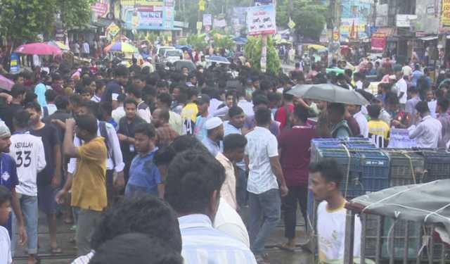 ২৪ দাবিতে রংপুরে সড়ক ও রেলপথে শিক্ষার্থীদের বিক্ষোভ 