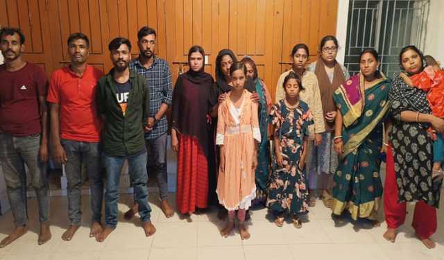 সাতক্ষীরা সীমান্তে ১৪ বাংলাদেশিকে হস্তান্তর করলো বিএসএফ