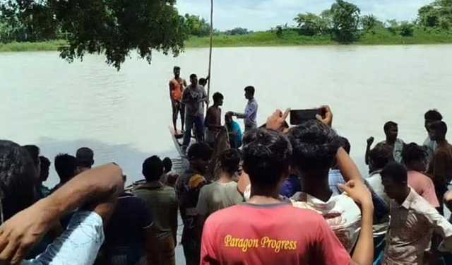 পাকুন্দিয়ায় নৌকা ডুবি, নিহত ১ নিখোঁজ ২