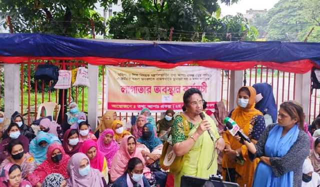 ১৪ বছর ধরে নারীদের পাশে থাকা ‘তথ্য আপা’র ভবিষ্যৎ অনিশ্চিত