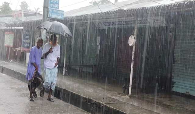 কলাপাড়ায় রেকর্ড বৃষ্টি, ভোগান্তি চরমে 