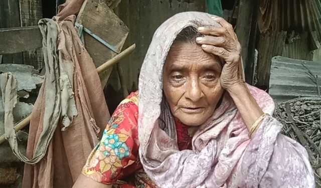 ‘বৃষ্টি হলে ঘরে আর ঘুমাতে পারি না’ 
